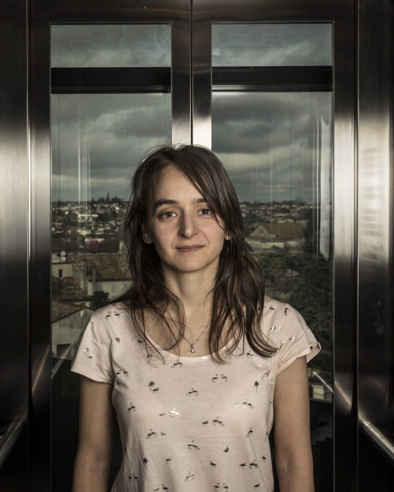 Portrait of Marion Montaigne posing with the city of Angoulême behind her during the Angoulême International Comics Festival Portrait de Marion Montaigne lors du Festival International de la Bande Dessinee d'Angouleme avec la ville d'Angoulême derrière elle